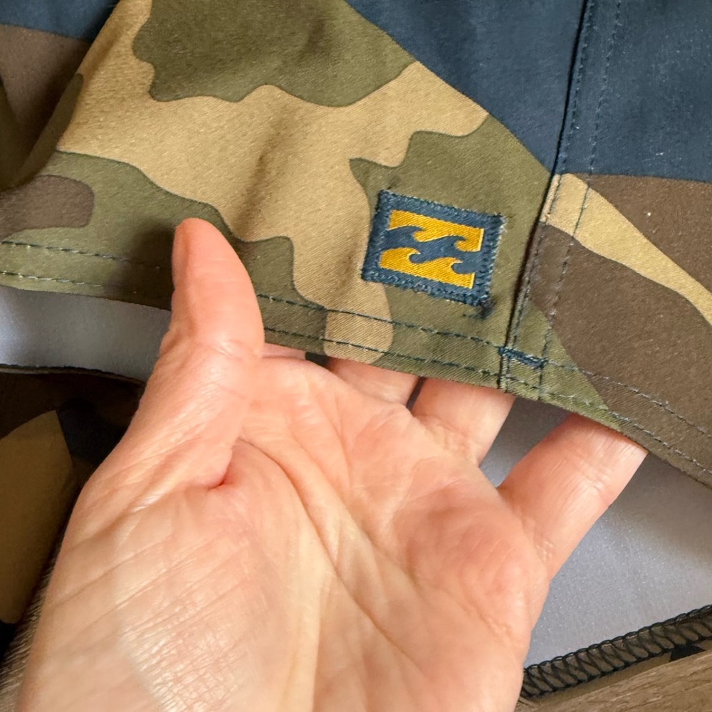 Billabong camouflage board shorts -swim shorts for men - size S (28) - Picture 5 of 9